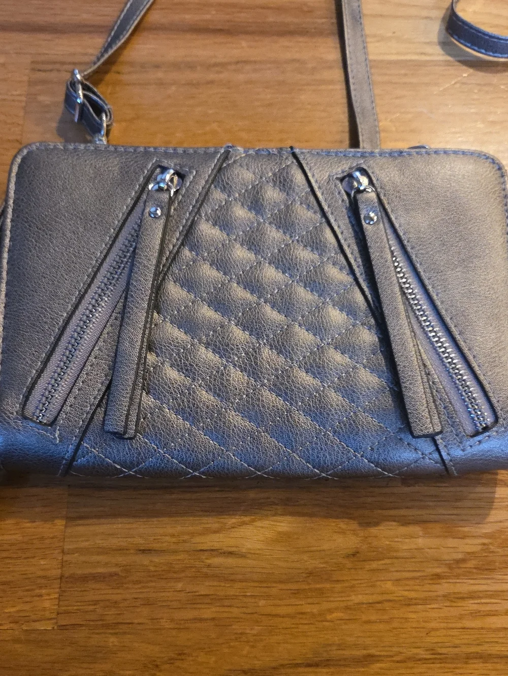 Women’s Metallic Gray Quilted Crossbody Bag - Versatile Everyday Style